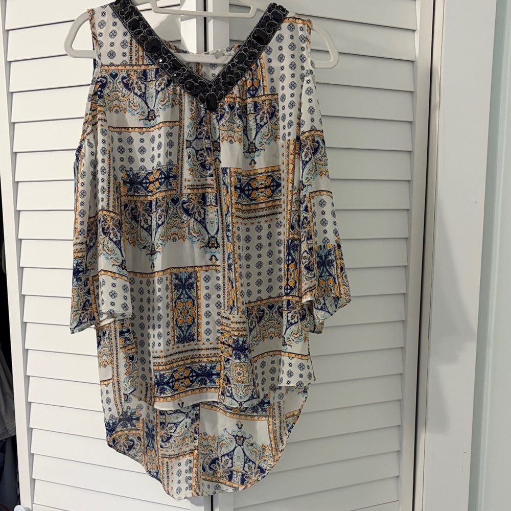 Boho Print Cold-Shoulder Flowy Women's Top in White & Navy Lane Bryant Medium